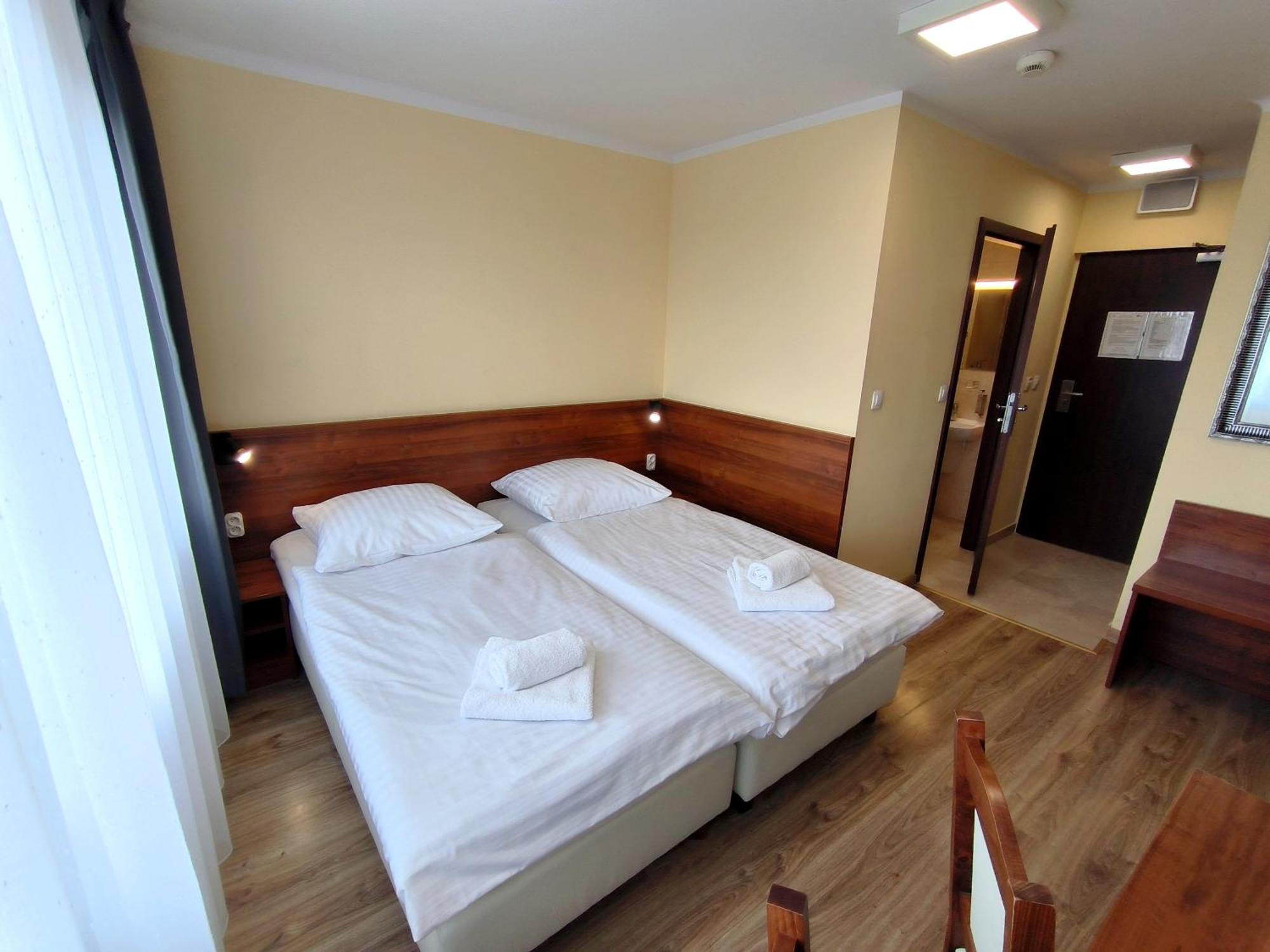 Hotel Sill Кельце Екстер'єр фото
