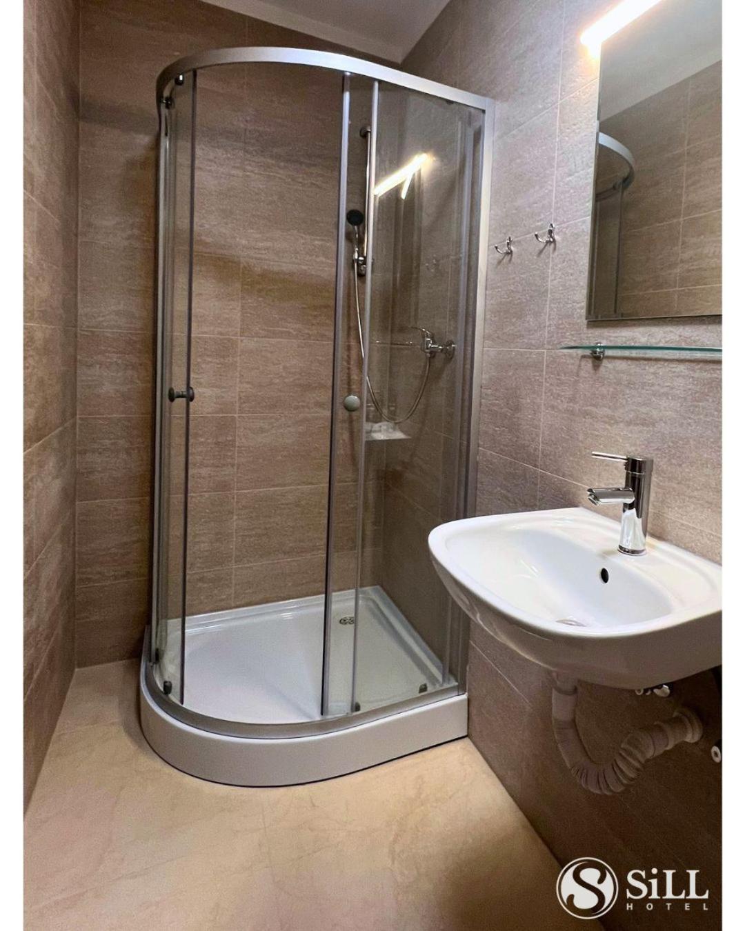 Hotel Sill Кельце Екстер'єр фото